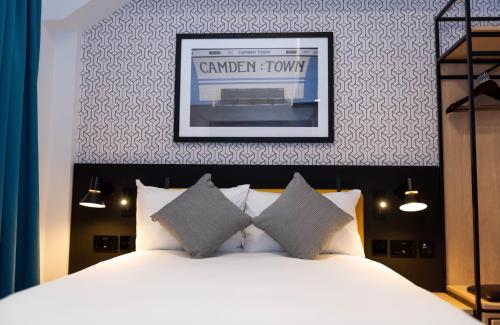 Cama o camas de una habitación en The Wesley Camden Town