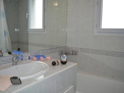 a bathroom with a sink and a mirror and a tub at Appartement Saint-Raphaël, 3 pièces, 4 personnes - FR-1-226A-46 in Saint-Raphaël