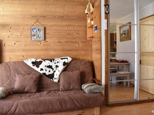Gallery image of Studio cabine à Méribel, 4 personnes, terrasse sud, parking privé, casier à skis, lave-linge - FR-1-180-210 in Méribel