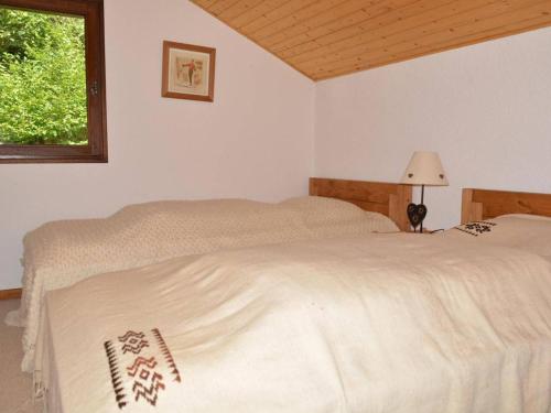 a bedroom with two beds and a window at Appartement Le Grand-Bornand, 3 pièces, 7 personnes - FR-1-241-50 in Le Grand-Bornand