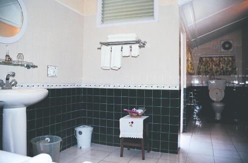 Koupelna v ubytování Mancotta Heritage Chang Bungalow