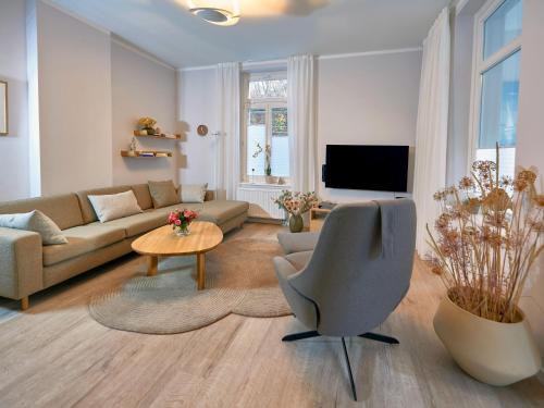 a living room with a couch and a table at Ferienwohnung AMAPOLA - Villa Odin in Ostseebad Sellin