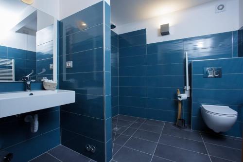 a blue bathroom with a toilet and a sink at SeiPetali in Cannara