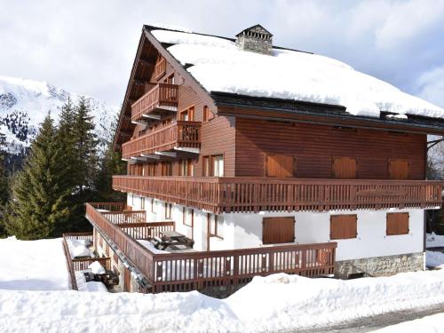Appartement 4 pièces, terrasse ensoleillée, accès pistes et commerces à 150m, navette gratuite