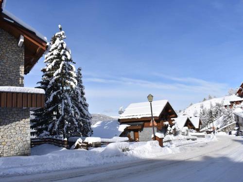 Photo de la galerie de l'établissement Appartement cosy 8 pers à Méribel, face télésiège, balcon Sud-Ouest, proche commerces et navette - FR-1-180-173, à Méribel