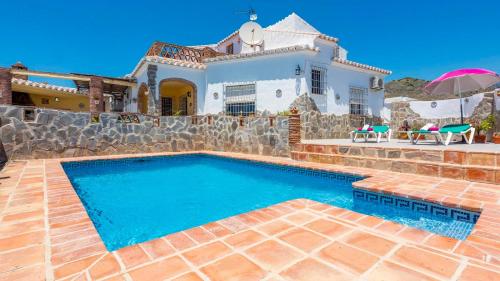 Villa Aránzazu Nerja by Ruralidays