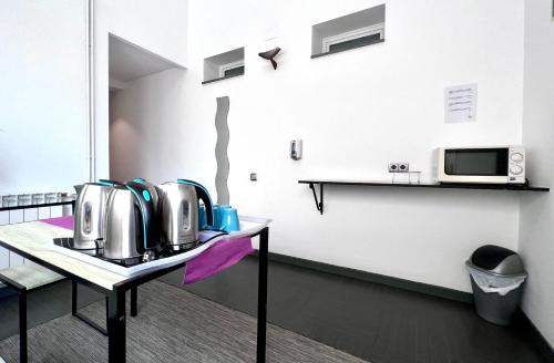 Кухня или мини-кухня в Hostal Apolo

