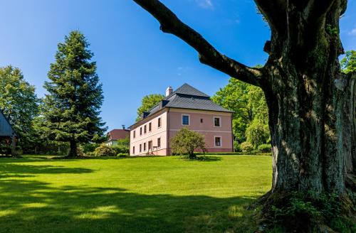 Jardín al aire libre en Zámeček Klokočov