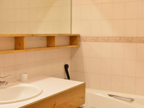 a bathroom with a sink and a bath tub at Appartement Méribel, 3 pièces, 5 personnes - FR-1-180-122 in Méribel