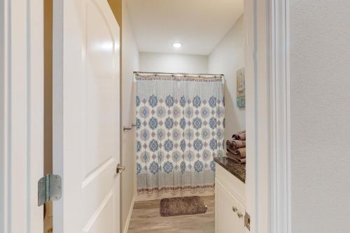 a bathroom with a shower with a blue and white shower curtain at Vinyards Terrace 3112 S Vineyards Terrace 1 in Branson