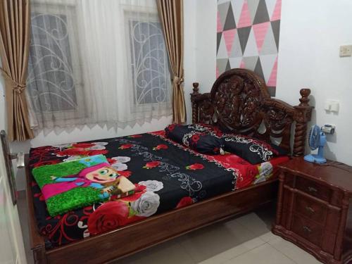 KID House Mountain View Villa Bogor tesisinde bir odada yatak veya yataklar