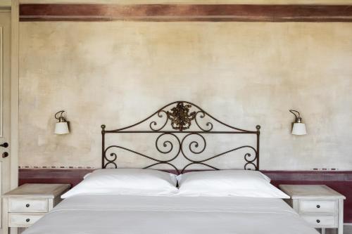 a bedroom with a large white bed with white pillows at Country House Oliveto sul Lago in San Nicolò