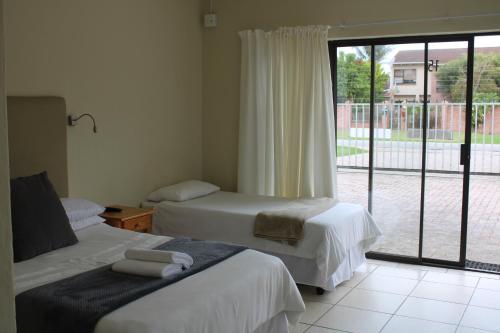 A bed or beds in a room at Framesby Guesthouse