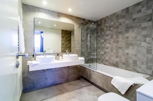 Kúpeľňa v ubytovaní INF27E- Holiday home Estepona by Roomservices