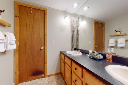 a bathroom with two sinks and a large mirror at Suntec Getaway in Dover