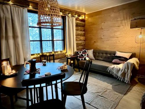 Posezení v ubytování Arctic Lodges Lapland Ski In Family Studio, Wi-Fi, National Park - Lapland Villas