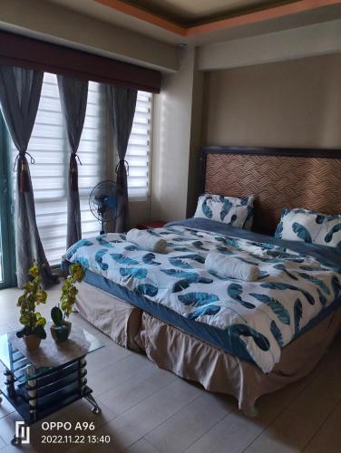 Krevet ili kreveti u jedinici u objektu Pasay Condotel Near Resorts World & Airport