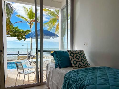 a bedroom with a bed and a view of the ocean at Quinta Del Mar El francés in Tolú