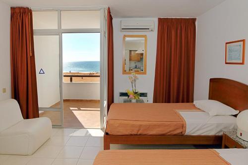 Postel nebo postele na pokoji v ubytování Edificio Albufeira Apartamentos A. Local - Albuturismo Lda
