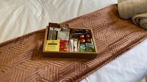 a wooden box on top of a bed at Hotel restaurant LA PLACE in Saint-Amand-Montrond