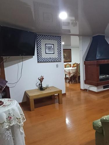 تلفاز و/أو أجهزة ترفيهية في 201 Hermoso apartamento con ubicación cercana al aeropuerto