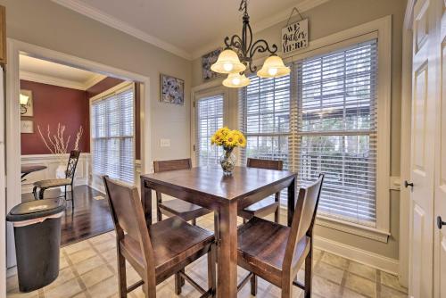 Φωτογραφία από το άλμπουμ του Wendell Home with Fenced Yard, Close to Raleigh σε Knightdale