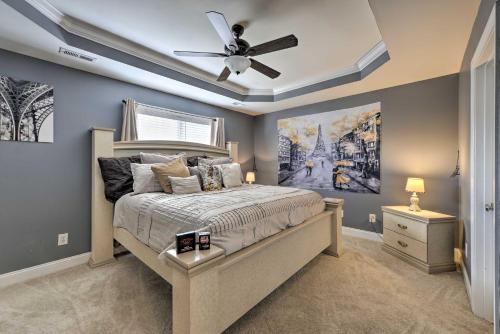 Ένα ή περισσότερα κρεβάτια σε δωμάτιο στο Wendell Home with Fenced Yard, Close to Raleigh