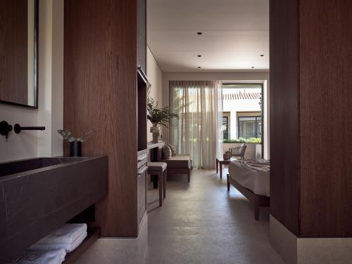 Una cama o camas en una habitación de Contessina Hotel