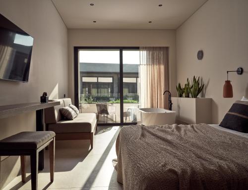 Una cama o camas en una habitación de Contessina Hotel