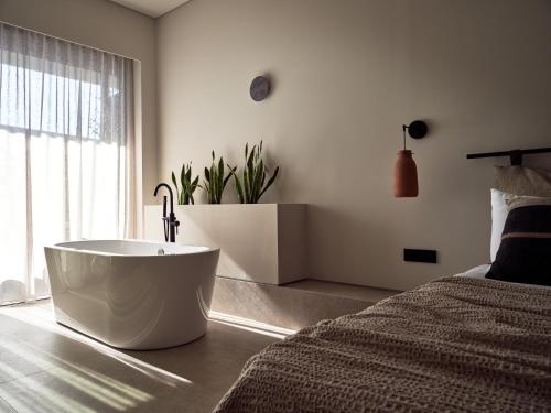 Una cama o camas en una habitación de Contessina Hotel