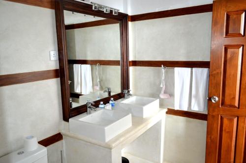 Koupelna v ubytování Sea World Boutique Hotel