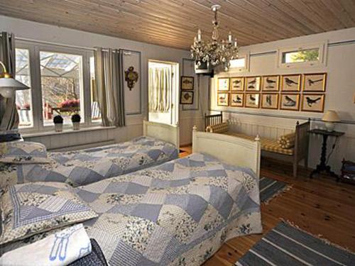 Ένα ή περισσότερα κρεβάτια σε δωμάτιο στο Villa Lövkulla with Sauna