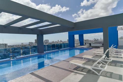 A piscina localizada em Apartamento N1001 Downtown Santo Domingo ou nos arredores