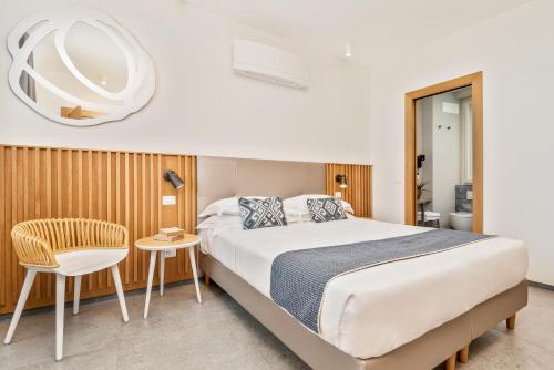Ένα ή περισσότερα κρεβάτια σε δωμάτιο στο Colonna 24 Luxury Room in Portovenere near 5 Terre