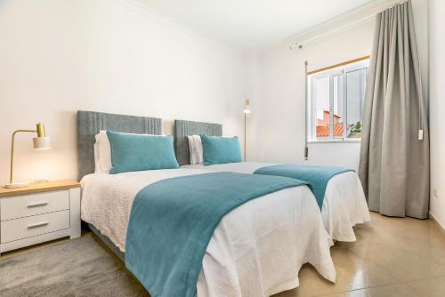 En eller flere senge i et værelse på Casa da Alegria