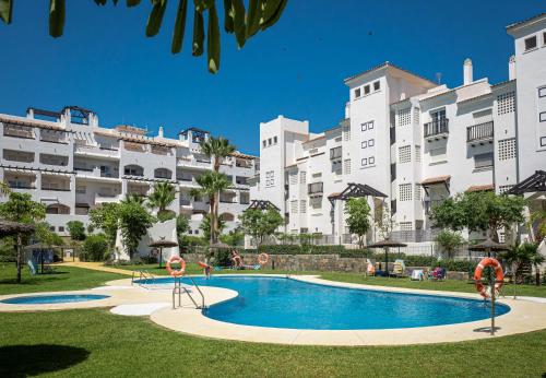 2091- Apt close from all amenities
