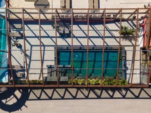 a metal cart with plants on the side of a building at Ohai Nazaré Outdoor Resort in Nazaré
