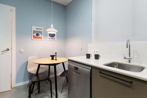 Señor Urgell Apartment by Olala Homes