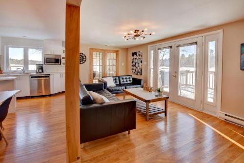 Gallery image of Chalet du Lac Lafond in Chertsey