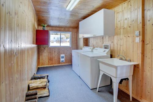 Gallery image of Chalet du Lac Lafond in Chertsey