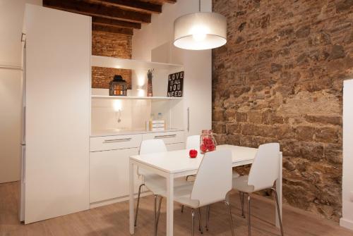a white dining room with a white table and chairs at Habitat Apartments Alissia in Barcelona