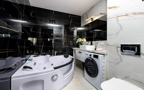Ένα μπάνιο στο LoveRoom Panorama Park Jacuzzi