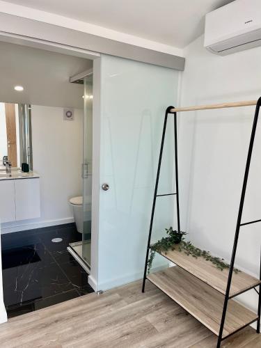 a bathroom with a glass door and a toilet at Paraíso do Sítio 2 in Nazaré