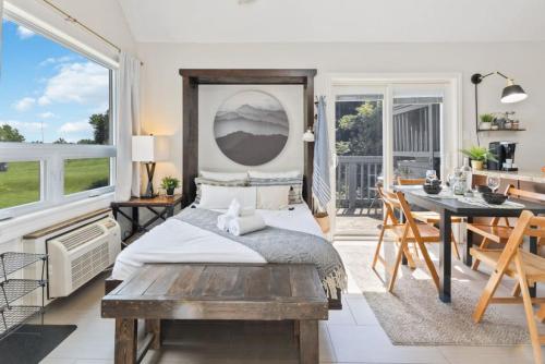 a bedroom with a bed and a dining room with a table at Blue Mountain The Parker Slopeside in Blue Mountains