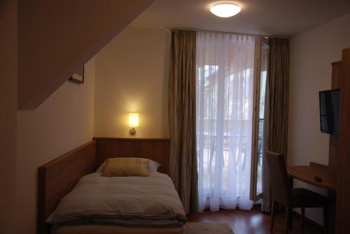 Hotel Rest Innにあるベッド