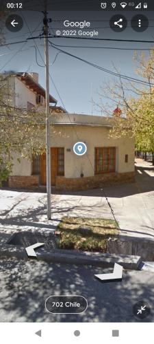 una foto de una casa con un cartel delante en Departamento Elida en San Rafael