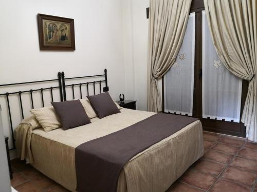 Katil atau katil-katil dalam bilik di EL LABRIEGO, Casa rural