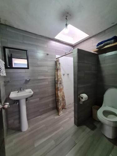 CASA COMPLETA CON SERVICIOS – Photos 4