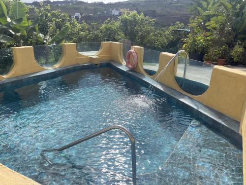 Guia House con piscina y jacuzzi