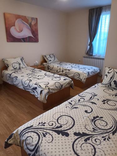 a room with three beds in a room at Guest rooms Bansko in Bansko
